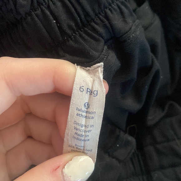 Lululemon shorts - Picture 3 of 4